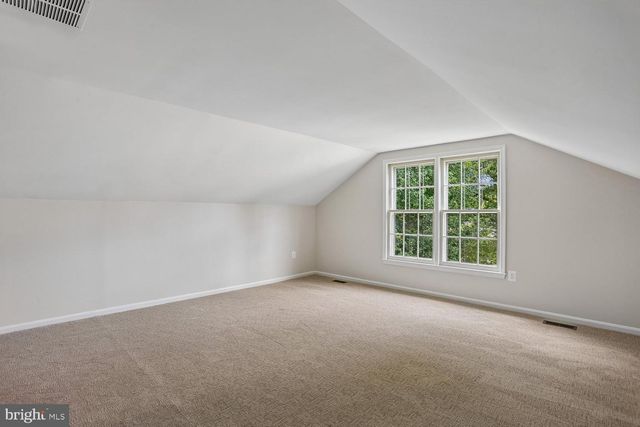 12 LILY POND CT, Rockville, MD 20852