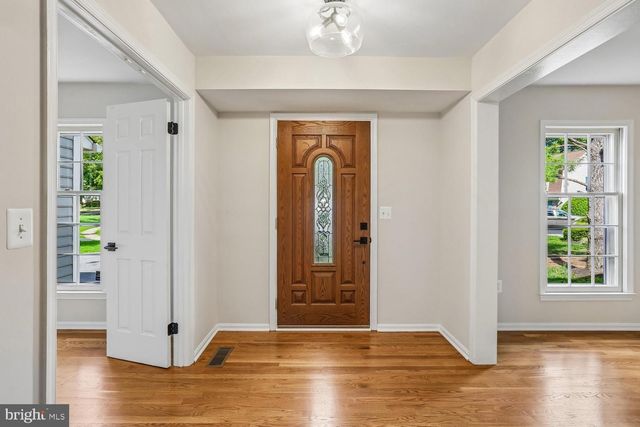12 LILY POND CT, Rockville, MD 20852