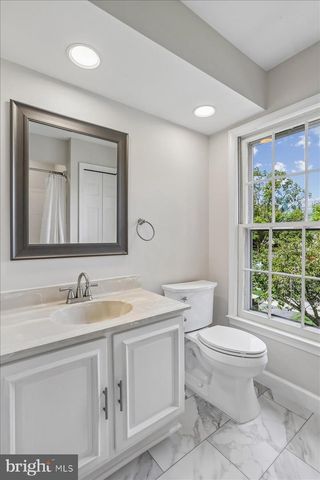 12 LILY POND CT, Rockville, MD 20852