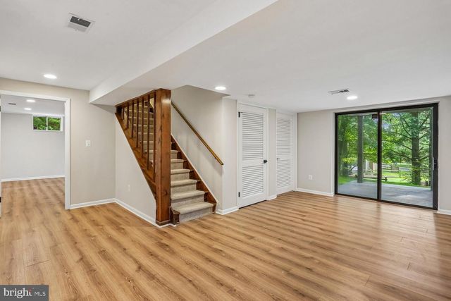 12 LILY POND CT, Rockville, MD 20852