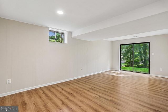12 LILY POND CT, Rockville, MD 20852