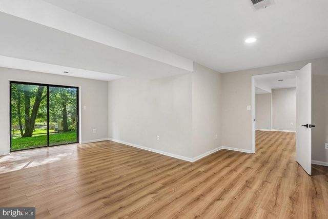 12 LILY POND CT, Rockville, MD 20852
