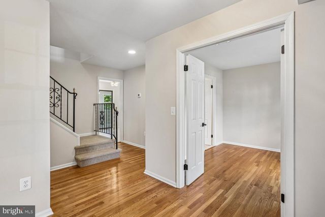 12 LILY POND CT, Rockville, MD 20852
