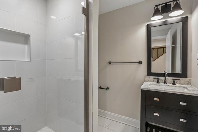 12 LILY POND CT, Rockville, MD 20852