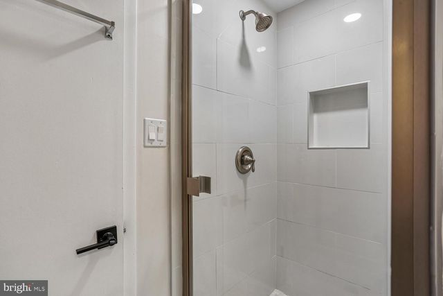 12 LILY POND CT, Rockville, MD 20852