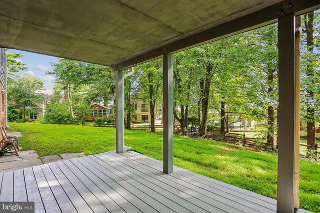 12 LILY POND CT, Rockville, MD 20852