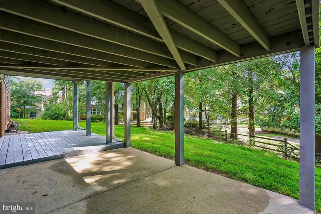 12 LILY POND CT, Rockville, MD 20852