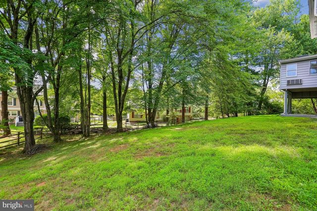 12 LILY POND CT, Rockville, MD 20852