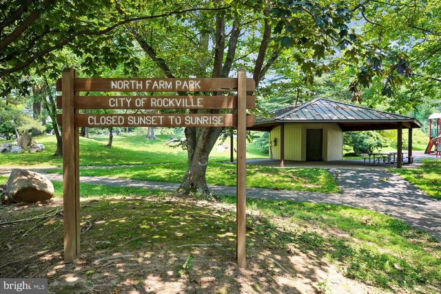12 LILY POND CT, Rockville, MD 20852