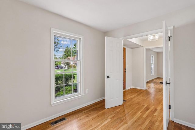 12 LILY POND CT, Rockville, MD 20852
