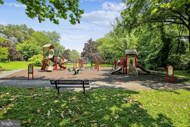12 LILY POND CT, Rockville, MD 20852
