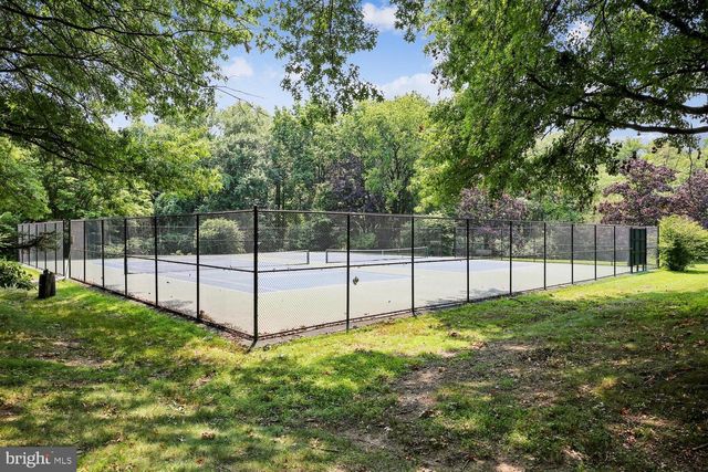 12 LILY POND CT, Rockville, MD 20852