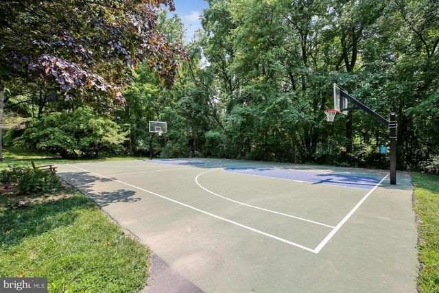 12 LILY POND CT, Rockville, MD 20852