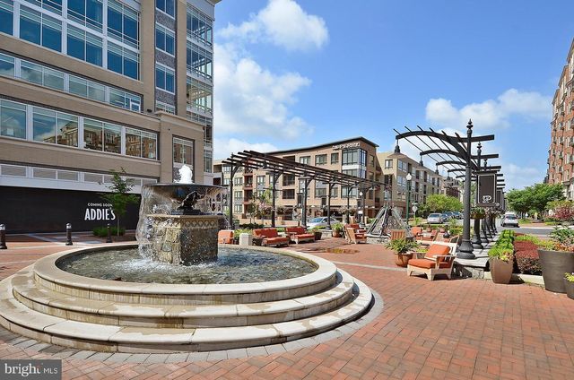 12 LILY POND CT, Rockville, MD 20852