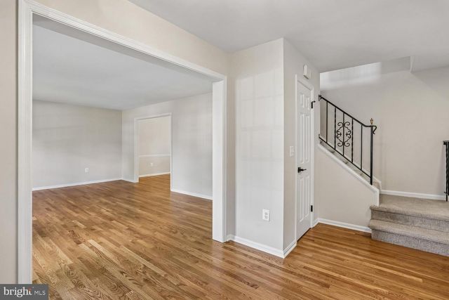 12 LILY POND CT, Rockville, MD 20852