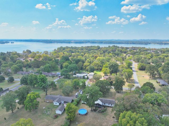 218 Harbor Dr, Hendersonville, TN 37075