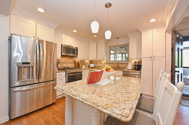 218 Harbor Dr, Hendersonville, TN 37075