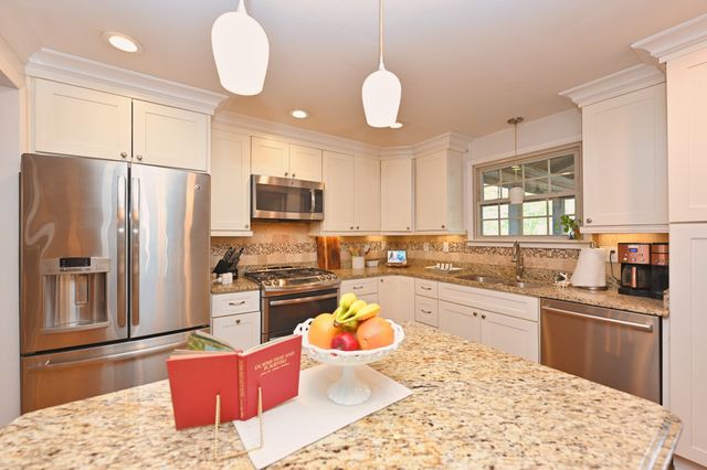 218 Harbor Dr, Hendersonville, TN 37075