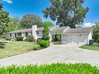 218 Harbor Dr, Hendersonville, TN 37075
