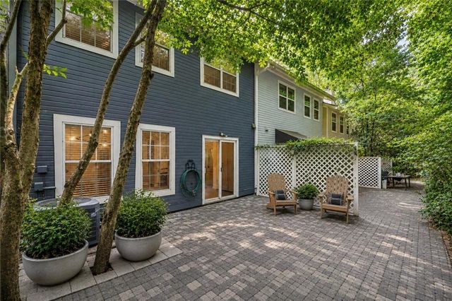 1069 Woodbridge Hollow NE, Atlanta, GA 30306