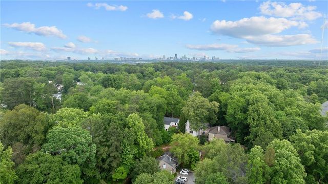 1069 Woodbridge Hollow NE, Atlanta, GA 30306