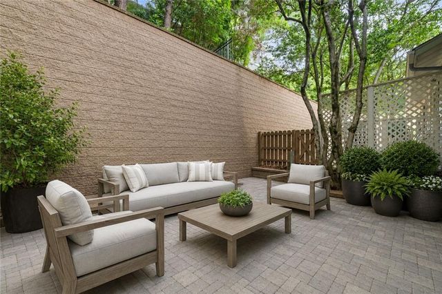 1069 Woodbridge Hollow NE, Atlanta, GA 30306
