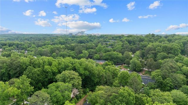 1069 Woodbridge Hollow NE, Atlanta, GA 30306
