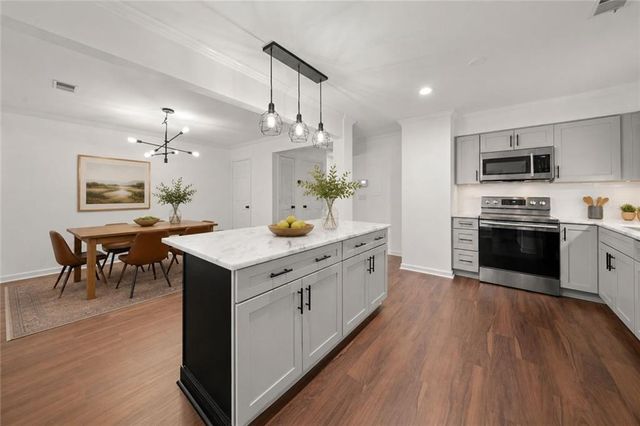 1069 Woodbridge Hollow NE, Atlanta, GA 30306