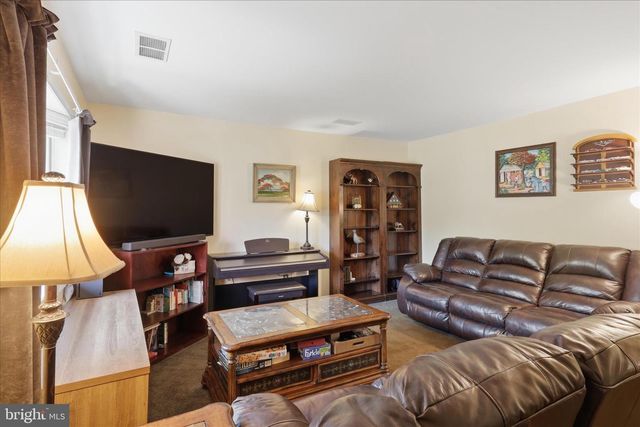 18008 PUTTER DR, Hagerstown, MD 21740