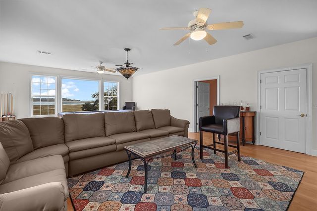 2017 Sutherland Bluff Drive NE, Townsend, GA 31331