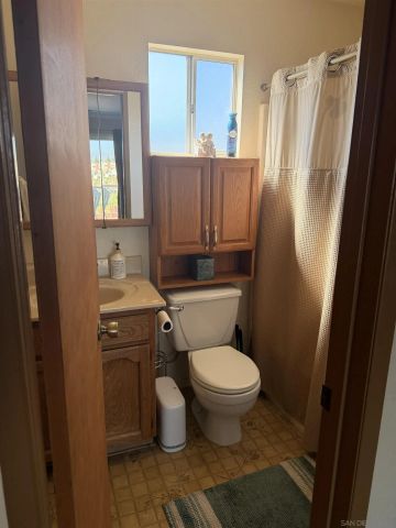 10041 N Gem Tree Way, Santee, CA 92071