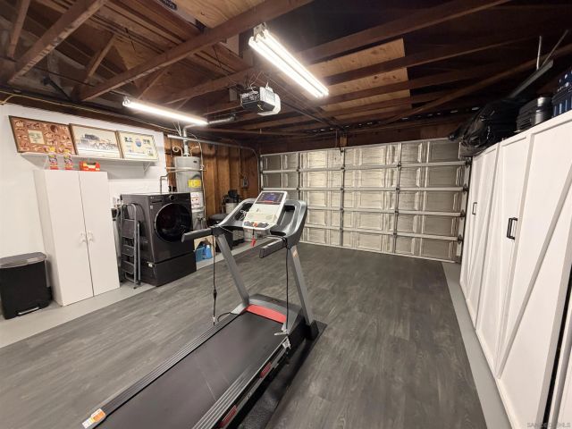 10041 N Gem Tree Way, Santee, CA 92071