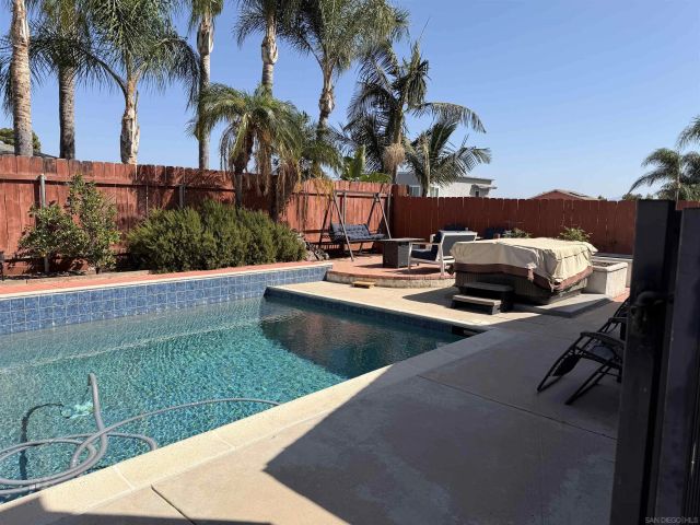 10041 N Gem Tree Way, Santee, CA 92071