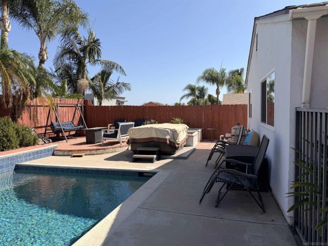 10041 N Gem Tree Way, Santee, CA 92071