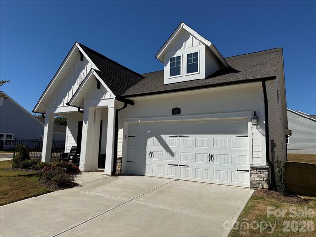1018 Lowland Way, Waxhaw, NC 28173