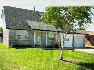 1205 Saint George Avenue, Moore, OK 73160