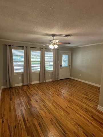 206 Mclemore Drive, Alvin, TX 77511