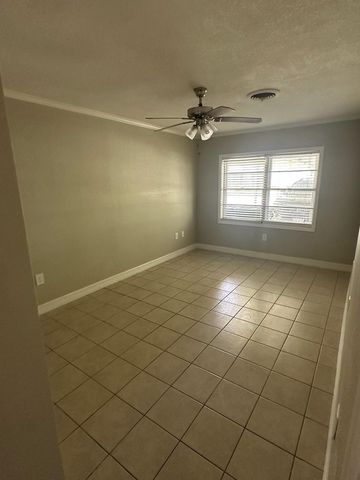 206 Mclemore Drive, Alvin, TX 77511