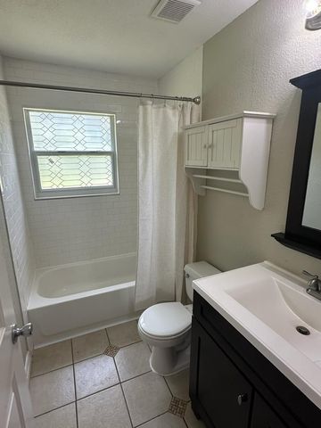 206 Mclemore Drive, Alvin, TX 77511