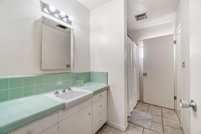 201 Hill Avenue, Sanger, CA 93657