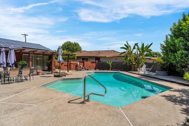 201 Hill Avenue, Sanger, CA 93657