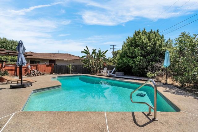 201 Hill Avenue, Sanger, CA 93657