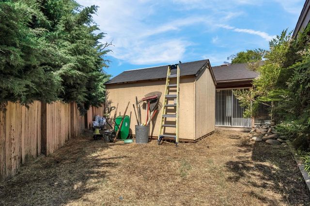 201 Hill Avenue, Sanger, CA 93657