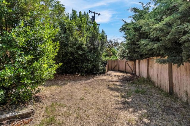 201 Hill Avenue, Sanger, CA 93657