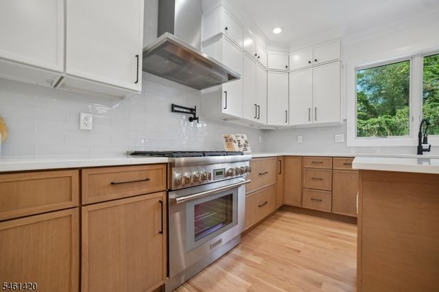 29 Spier Dr, Livingston Twp., NJ 07039