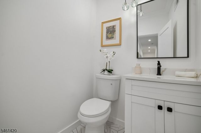 29 Spier Dr, Livingston Twp., NJ 07039