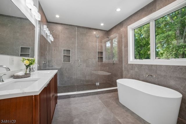 29 Spier Dr, Livingston Twp., NJ 07039