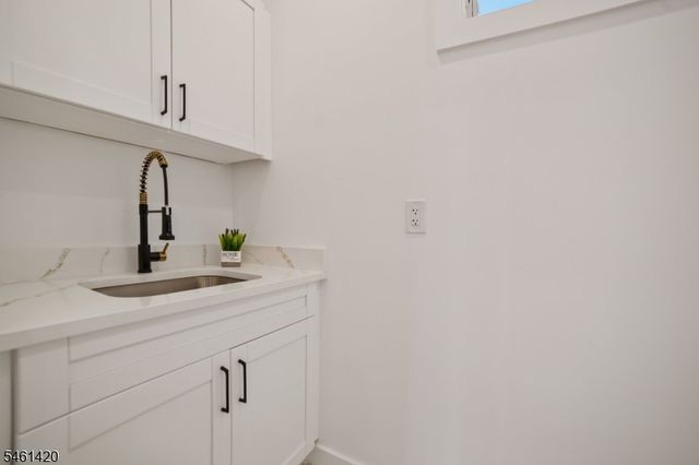 29 Spier Dr, Livingston Twp., NJ 07039