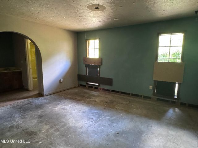4918 Forest Hill Road, Byram, MS 39272