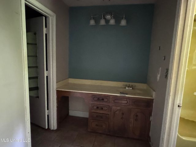4918 Forest Hill Road, Byram, MS 39272